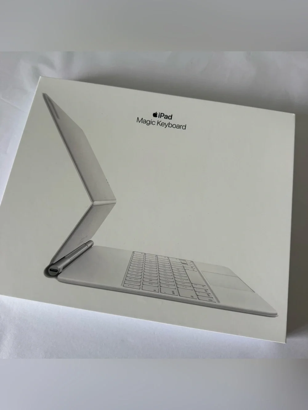 APPLE iPad Pro 12.9-inch (3rd, 4th, 5th, or 6th gen) Magic Keyboard White